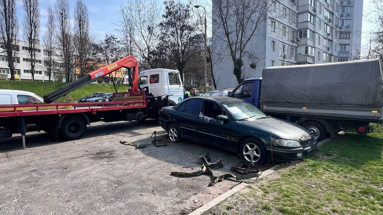 евакуація покинутих авто