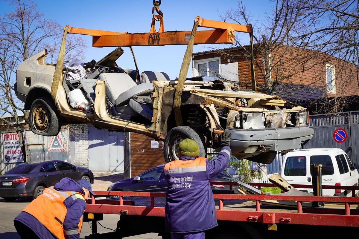 покинуті авто в Оболонському районі