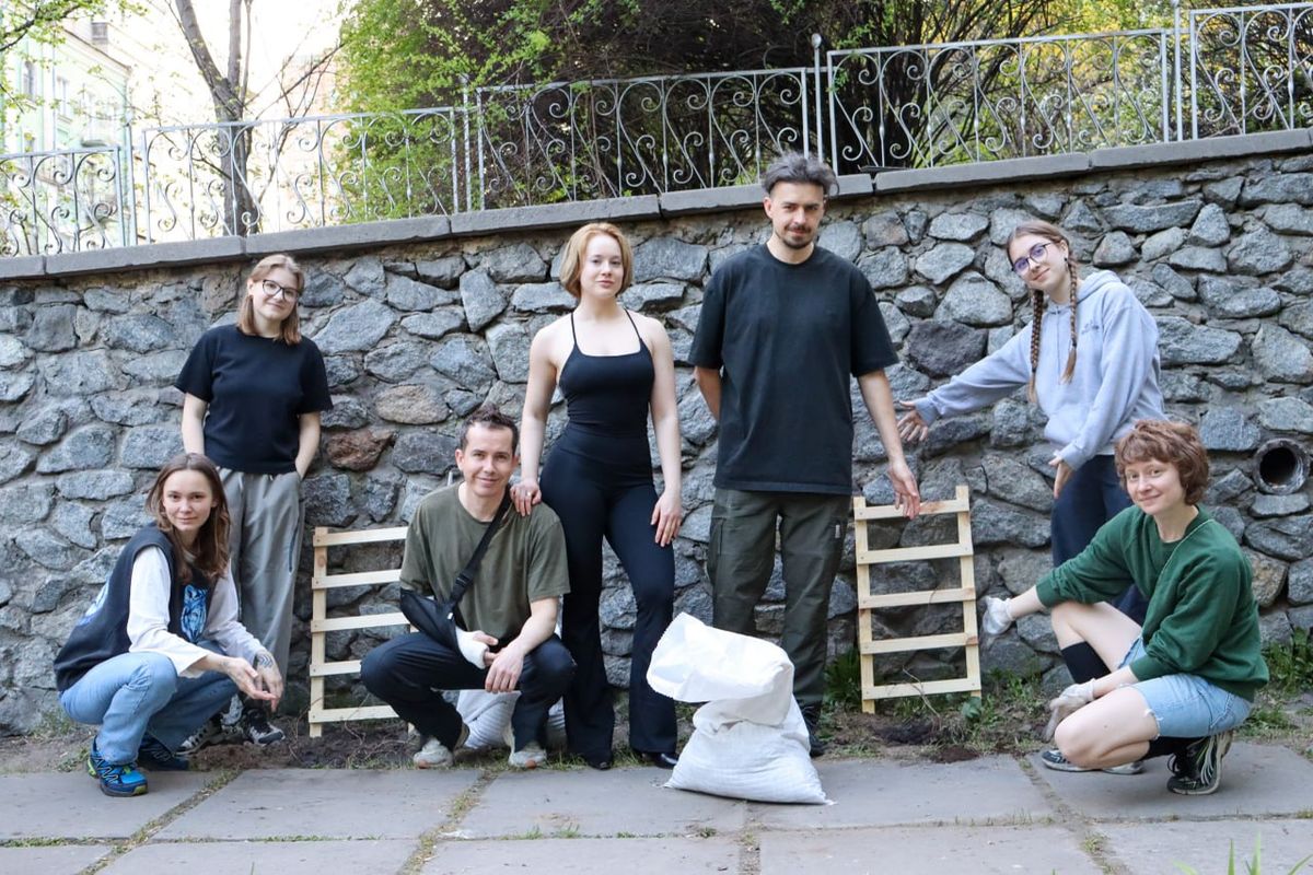 виноград на стіні біля Міського театру