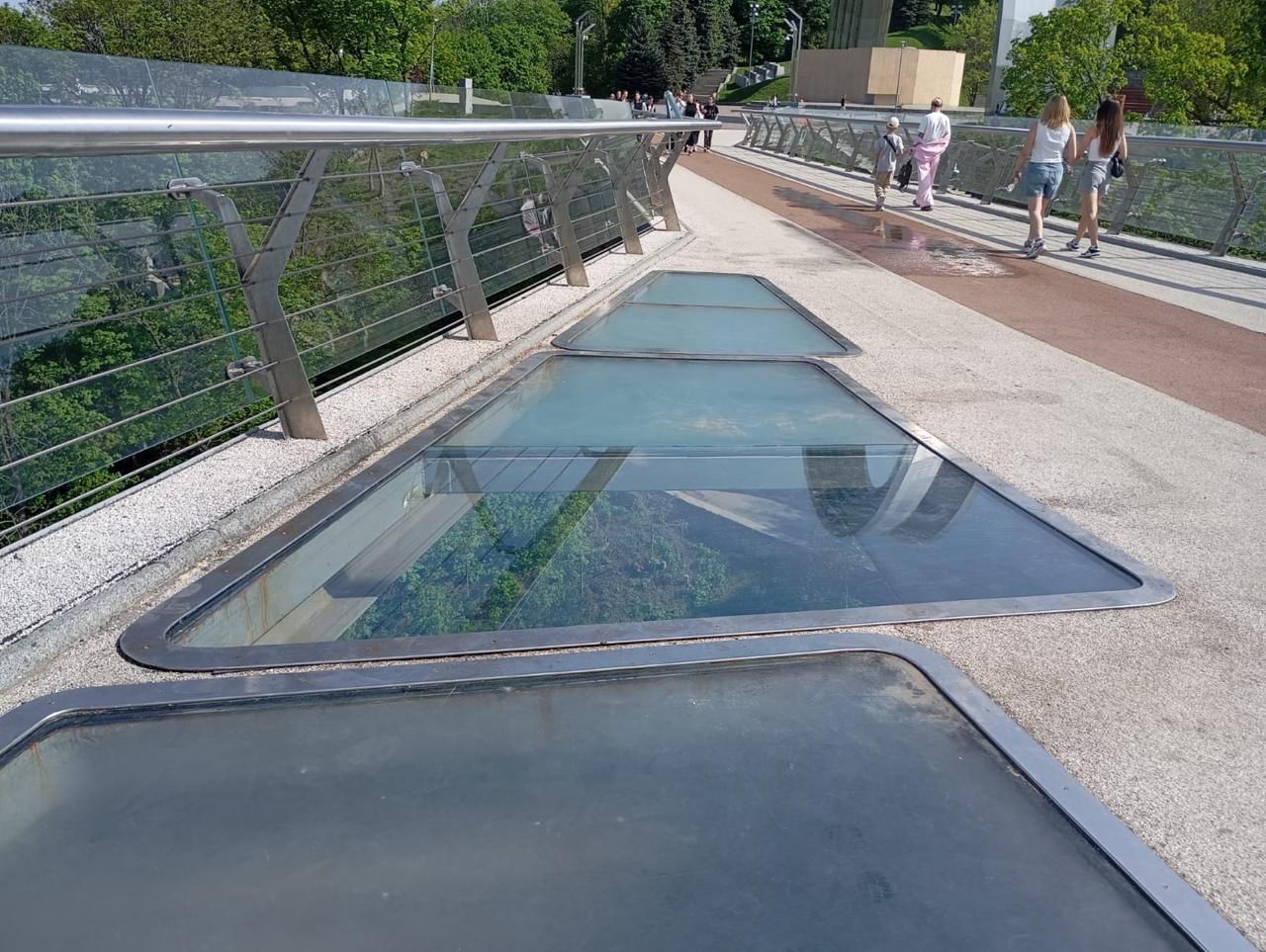 заміна скла на пішохідно-велосипедному мосту