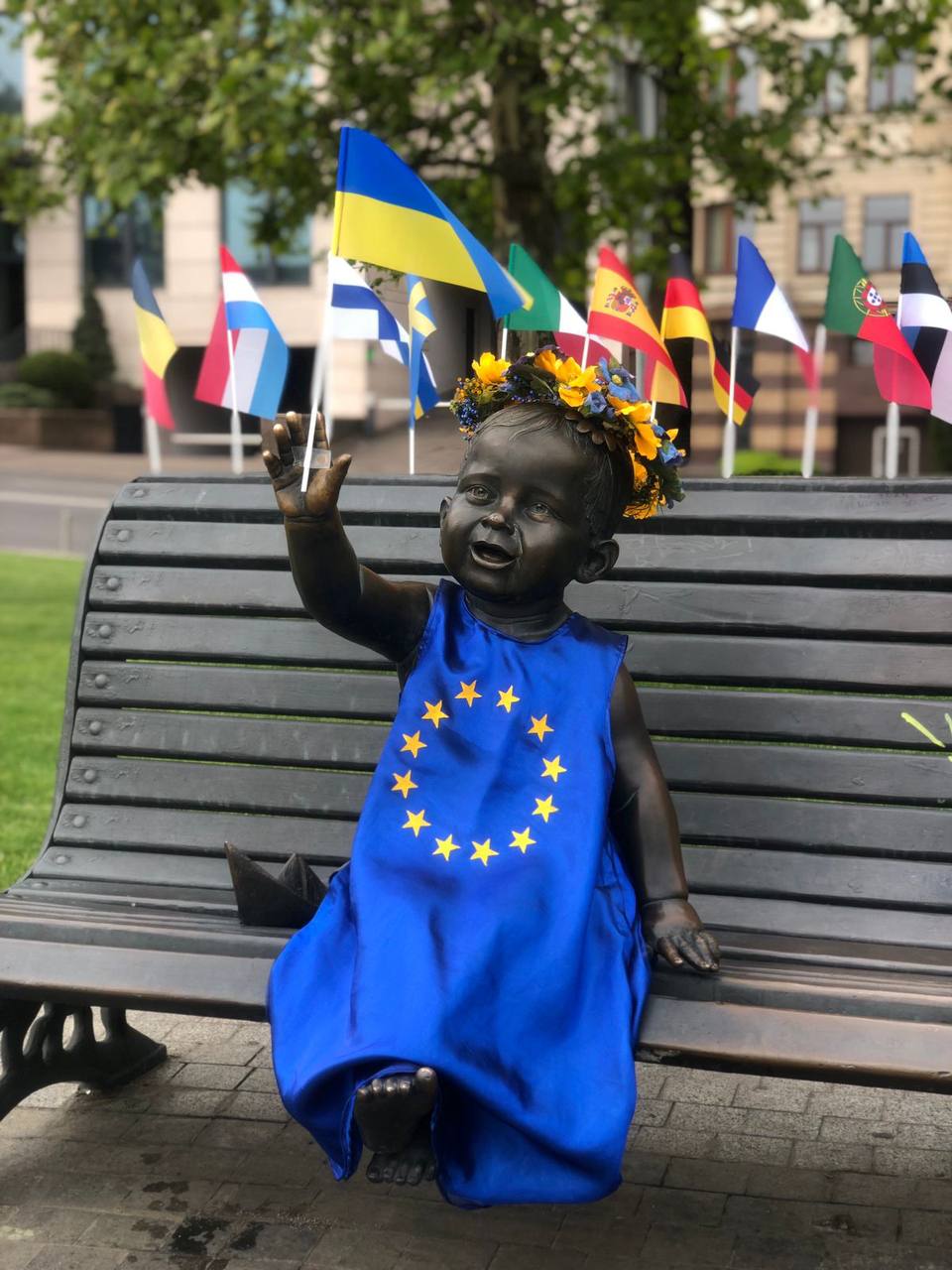 Малюки засновники Києва на Поштовій площі