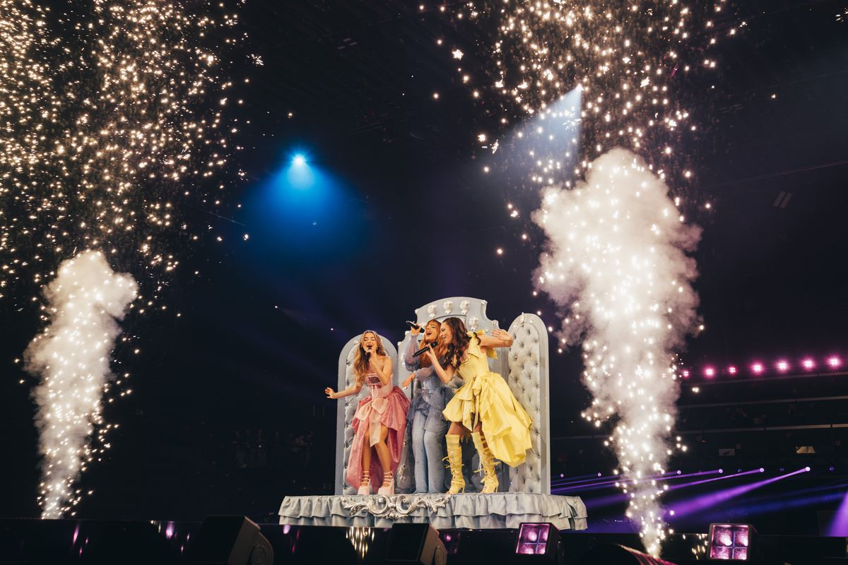 Велика Британія / Remember Monday