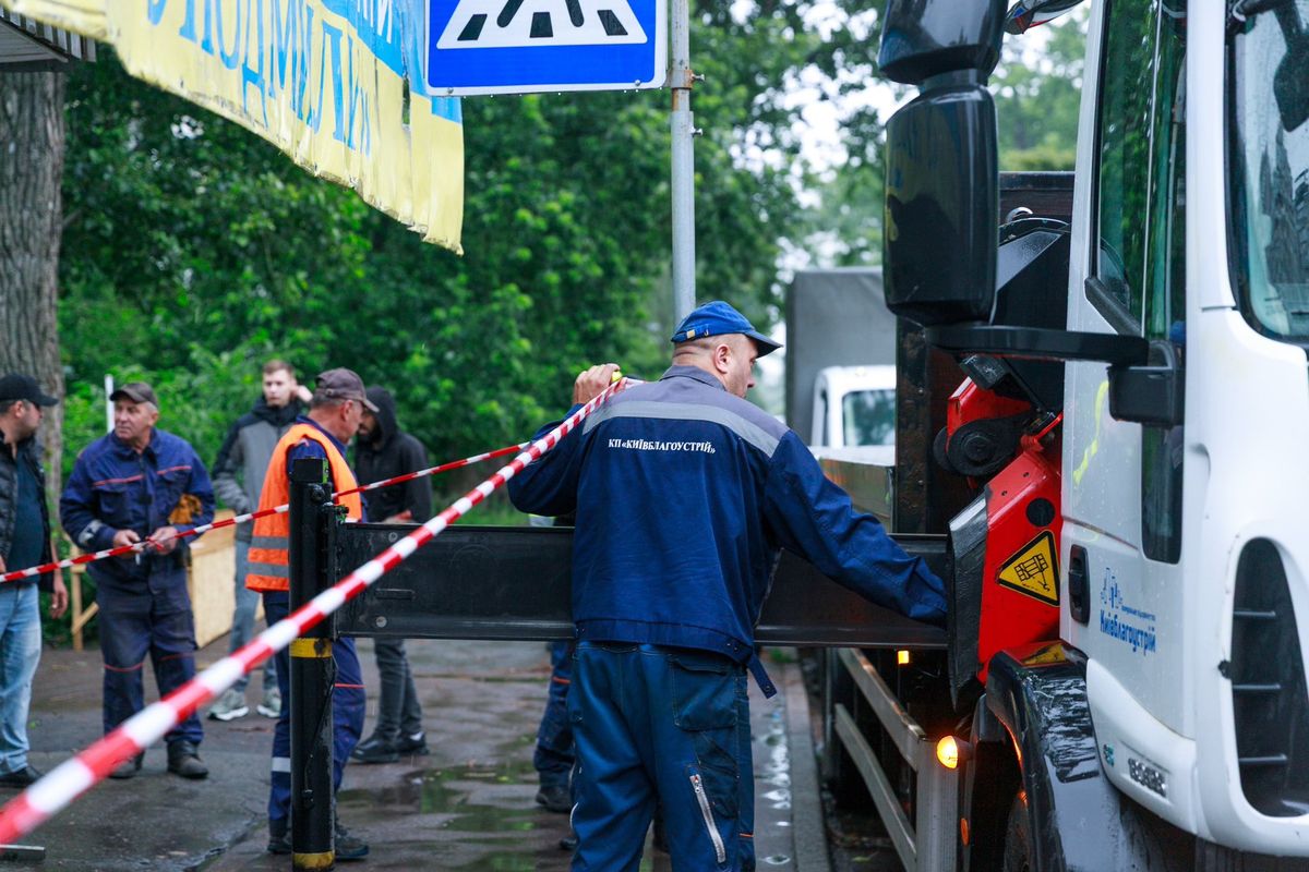 демонтаж МАФів на Житомирській