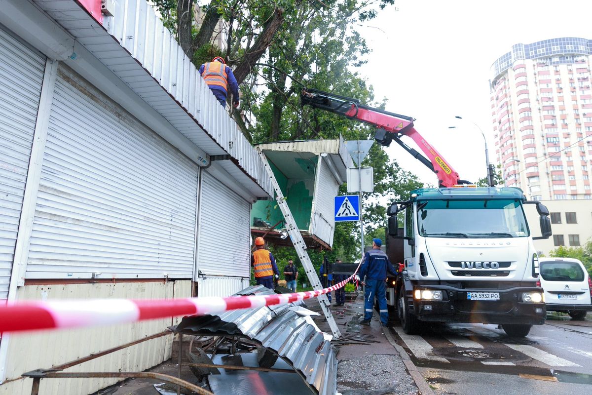 демонтаж МАФів на Житомирській