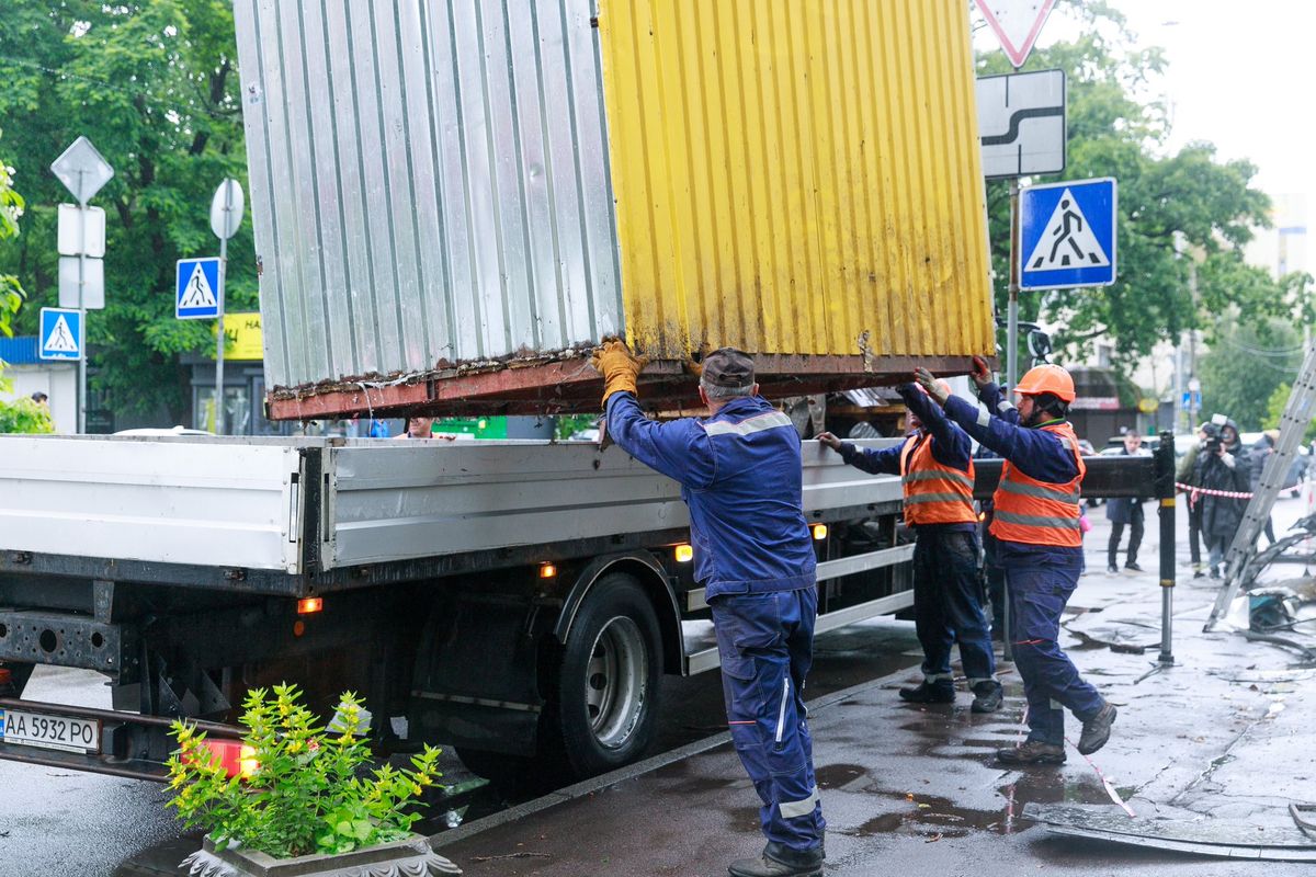 демонтаж МАФів на Житомирській