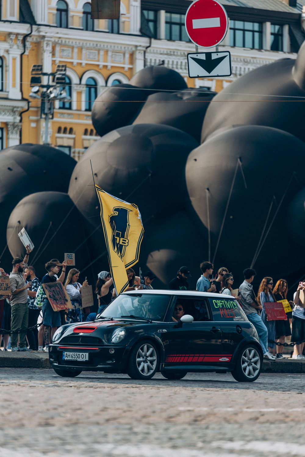 Не мовчи! Полон вбиває