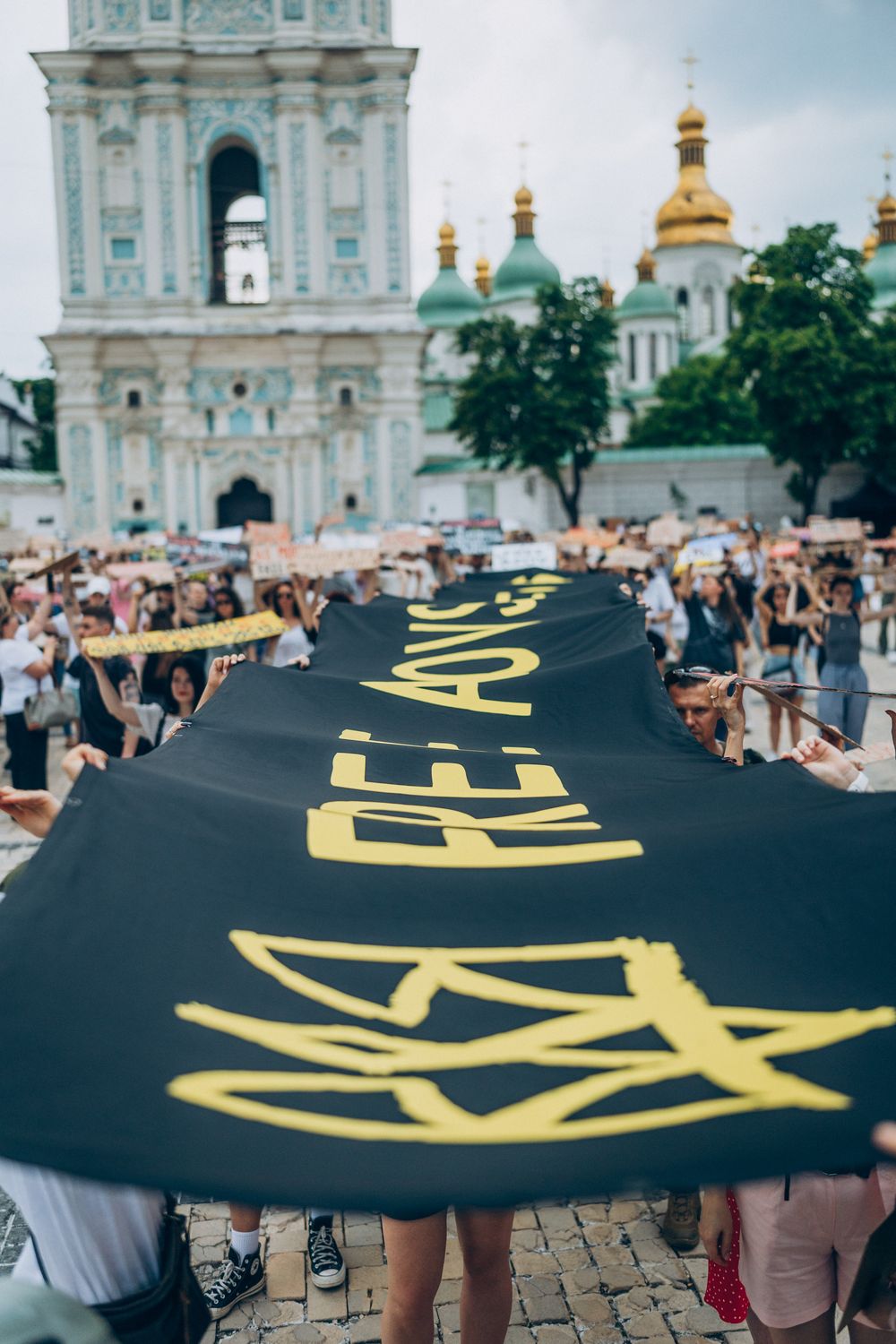 Не мовчи! Полон вбиває