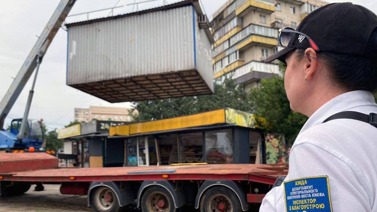 демонтаж МАФів на Виноградарі