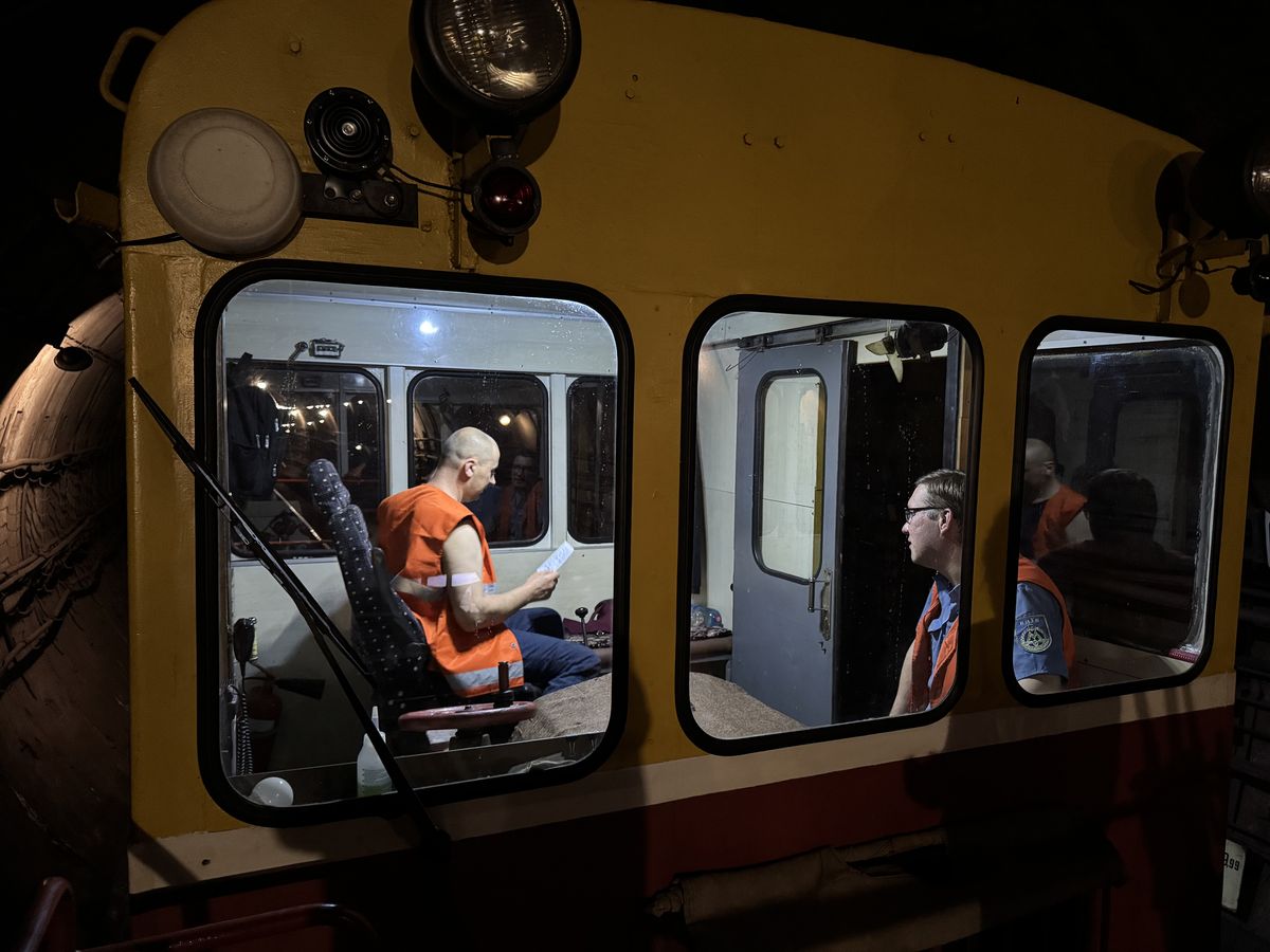 водій дрезини в метро