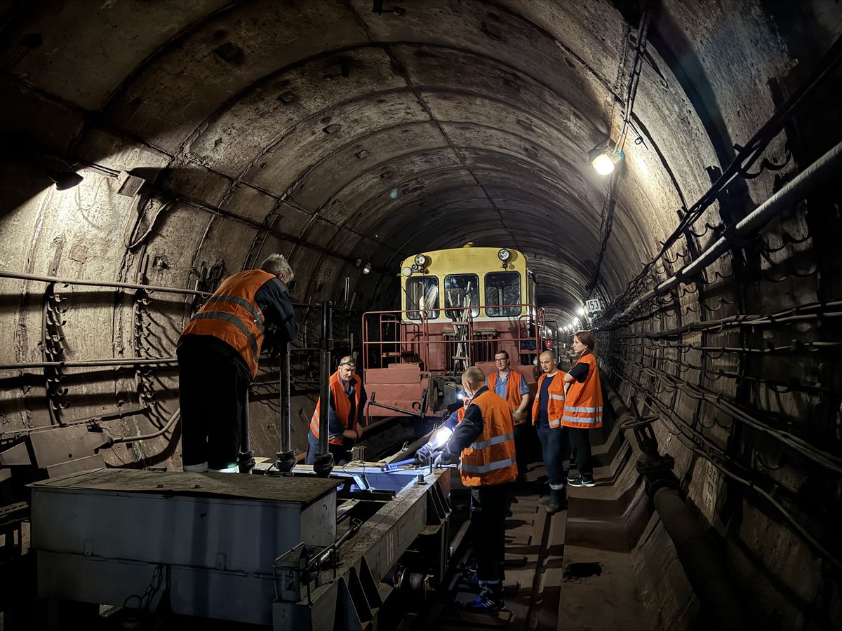 водій дрезини в метро