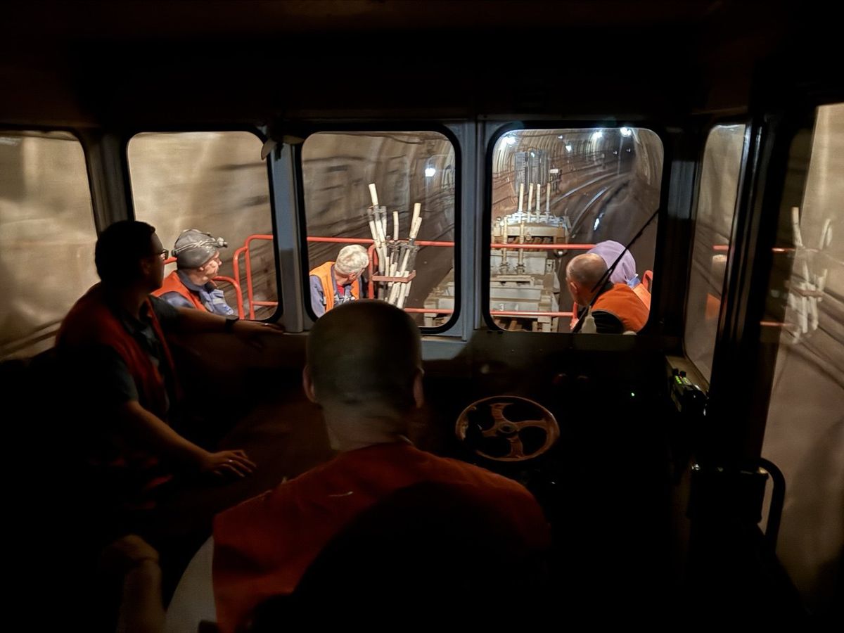 водій дрезини в метро