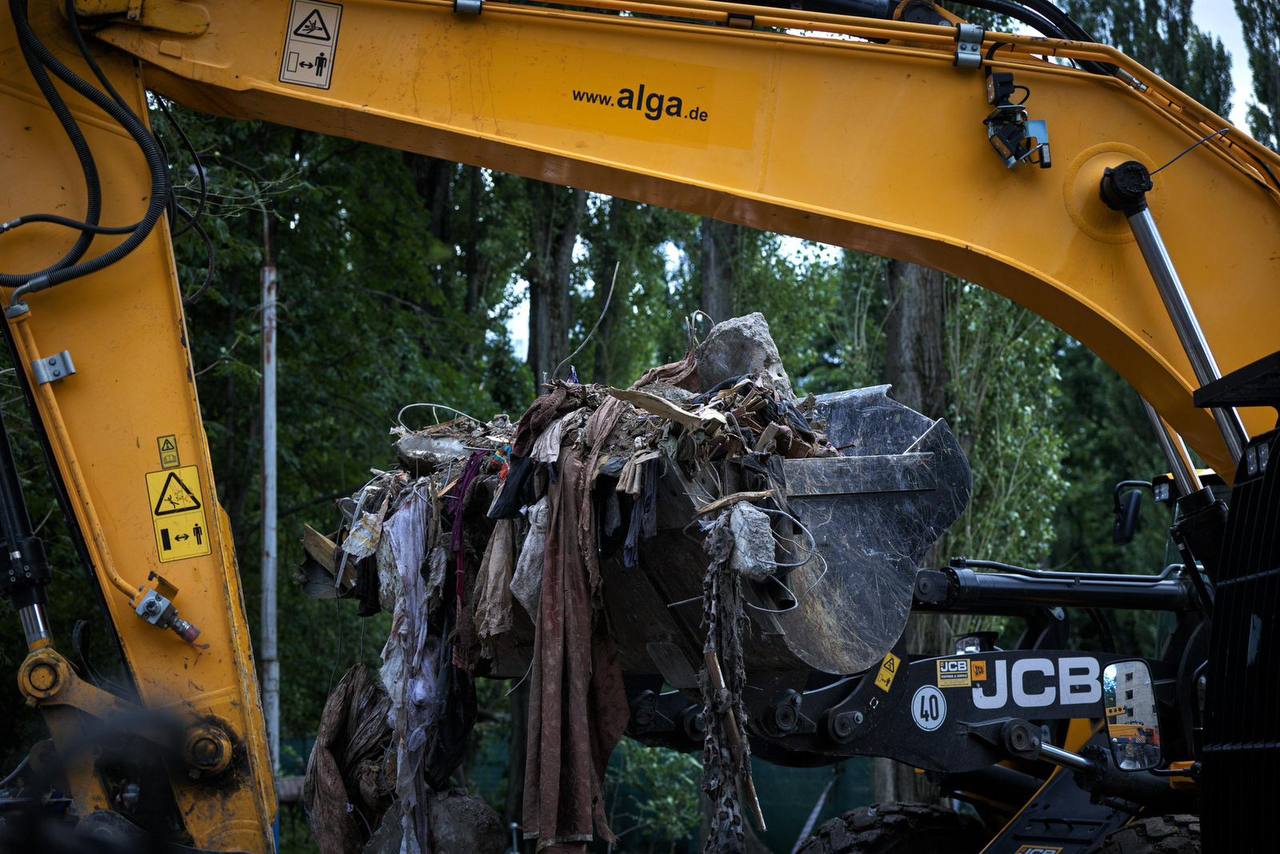 Наслідки обстрілу Києва 31 липня – зруйнований під’їзд багатоповерхівки