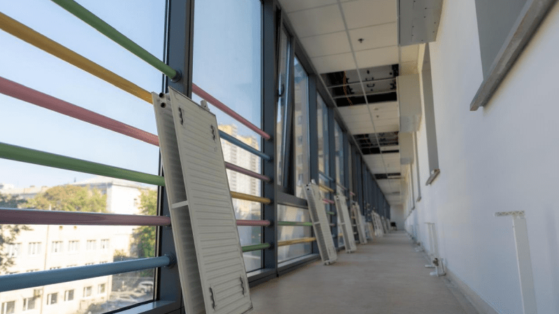 Відновлення внутрішніх приміщень дитячої лікарні після обстрілу