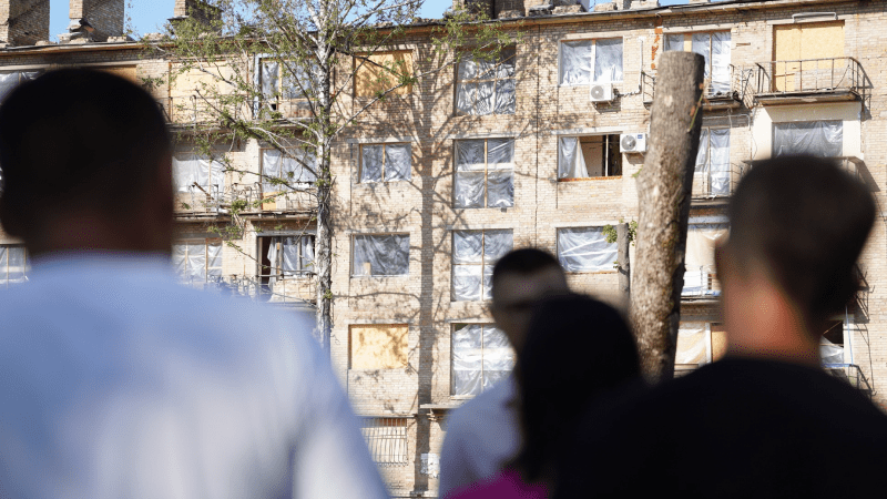 Заступниця міністра Наталія Козловська під час перевірки темпів відновлення житла у столиці