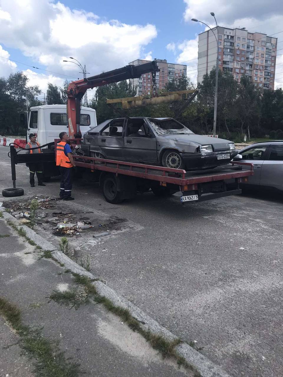 Автівки, якими не користуються, прибрали з вулиць Києва