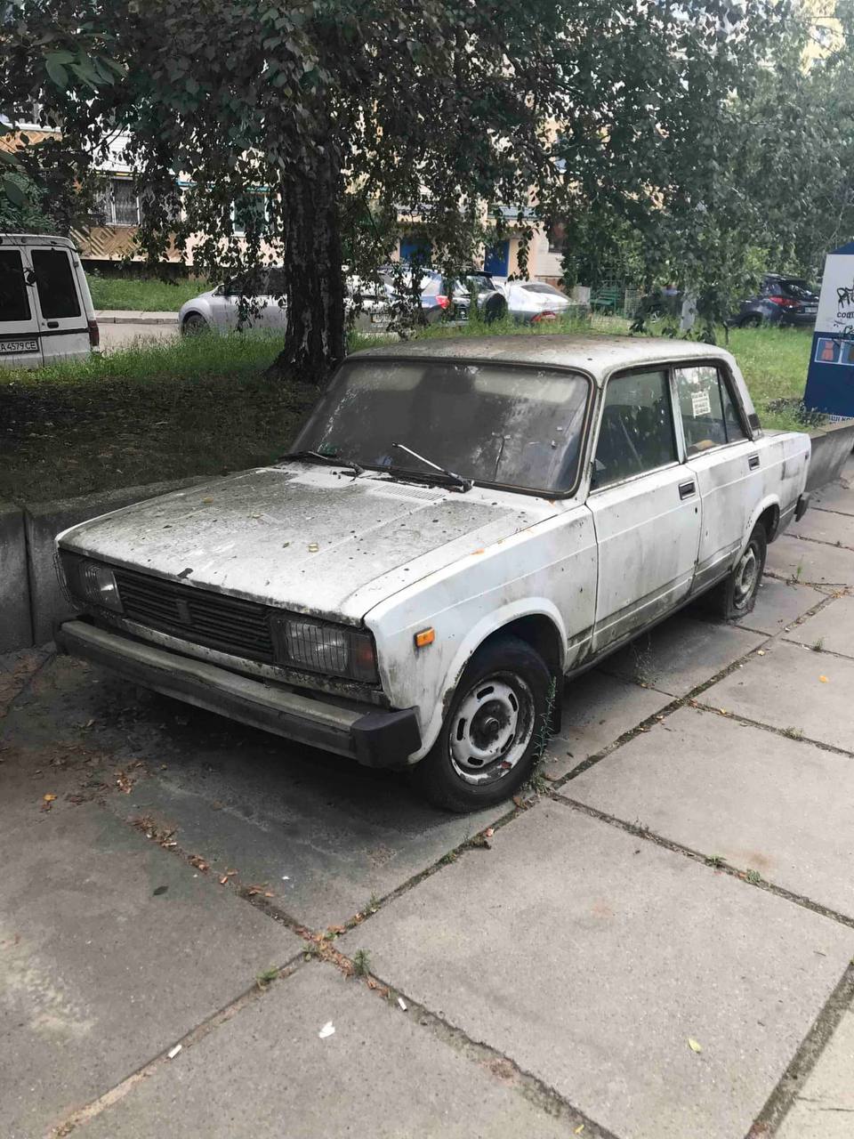 Старі автомобілі прибрали з київських вулиць та дворів