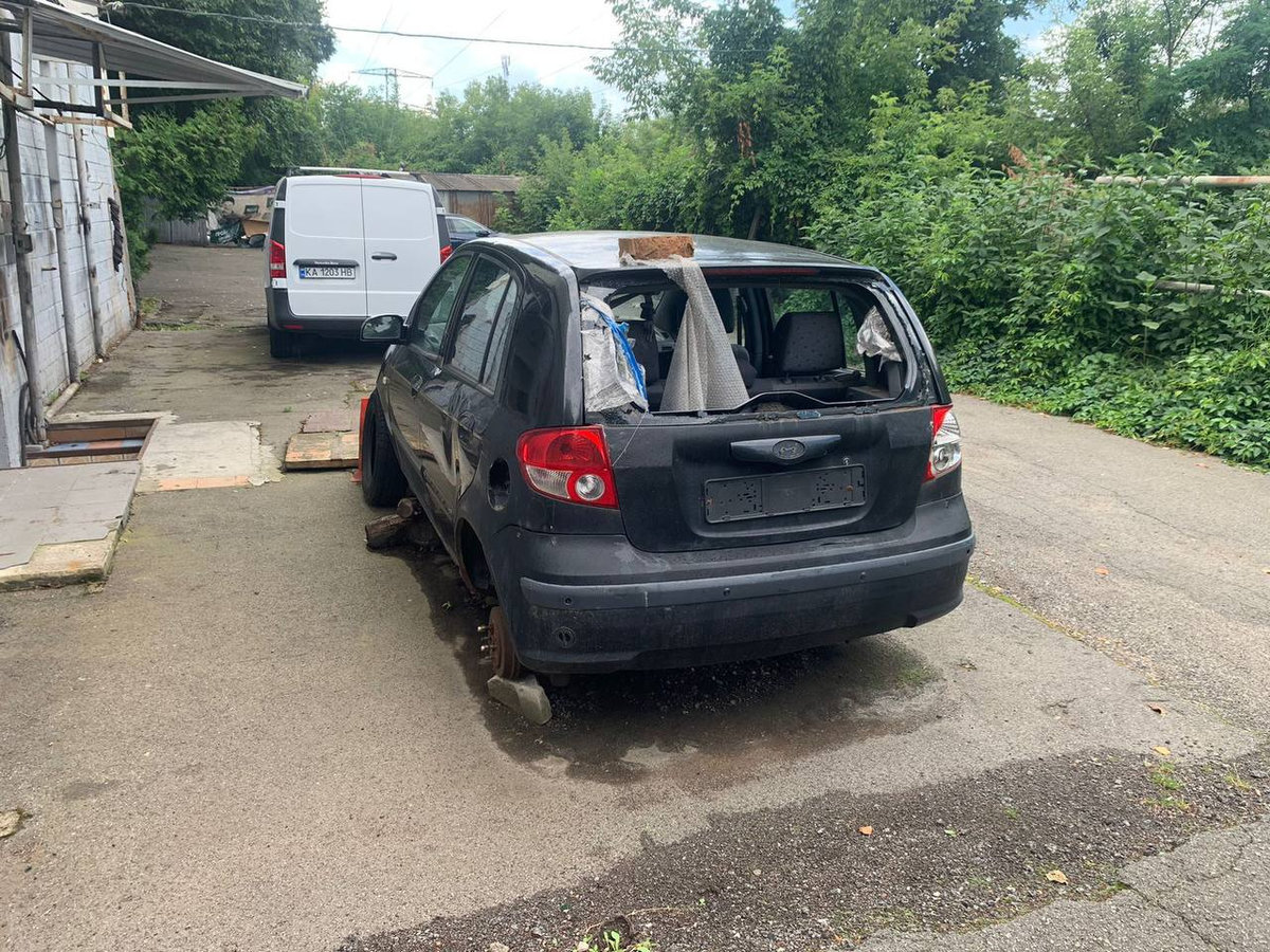 прибирання покинутих авто в Києві