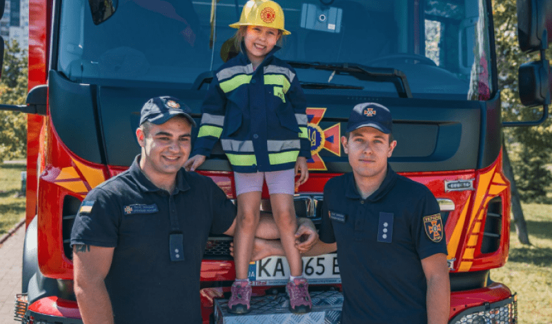 Вогнеборці пояснили дітям, як діяти під час сигналу 