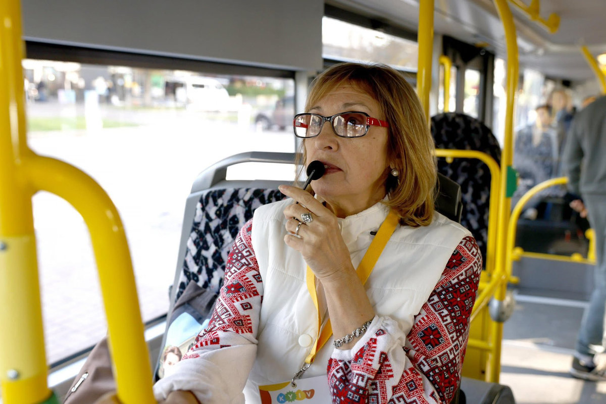 екскурсійний автобус