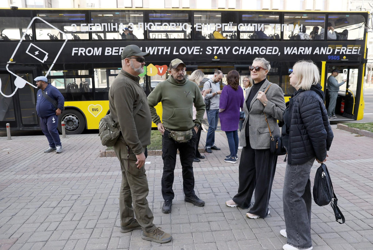 екскурсійний автобус