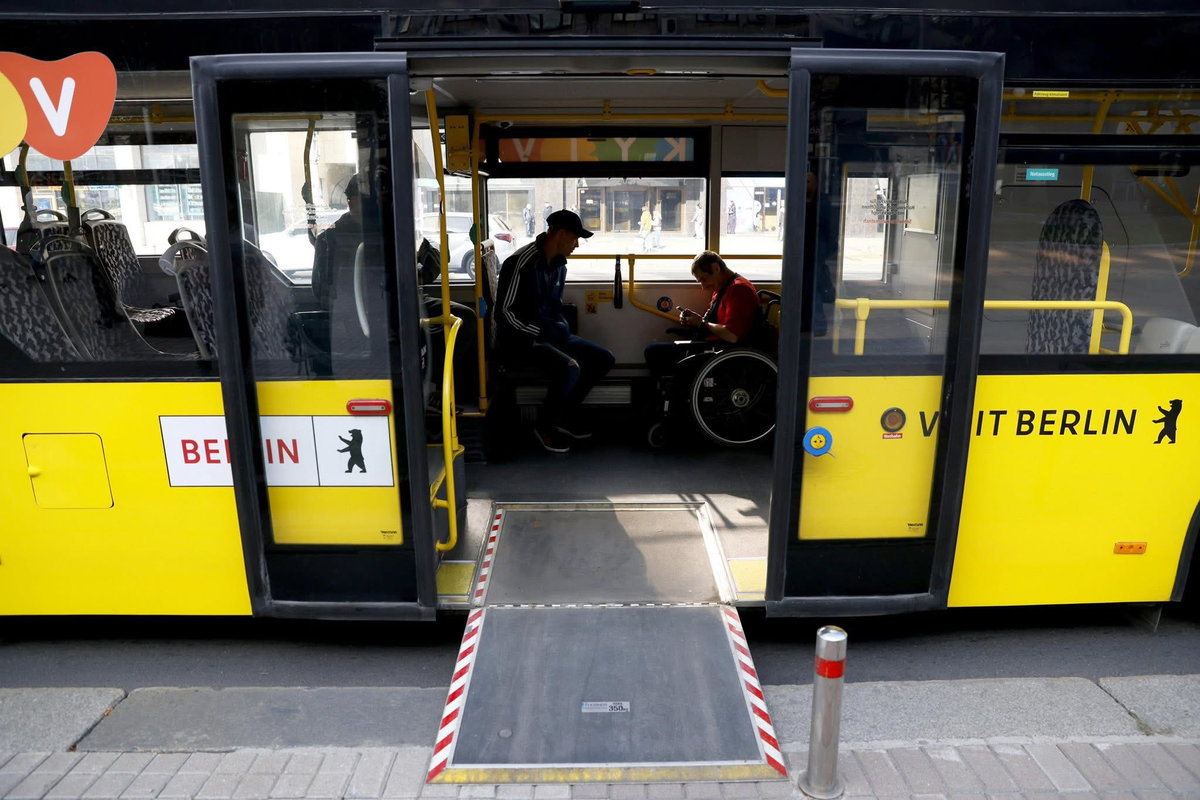 екскурсійний автобус