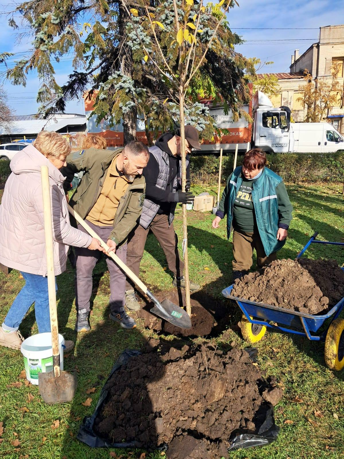 сквер у Дарницькому районі