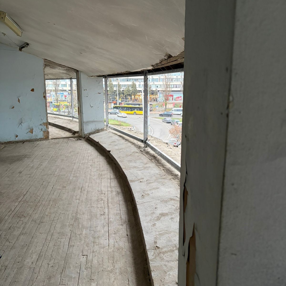 Літаюча тарілка на Либідській