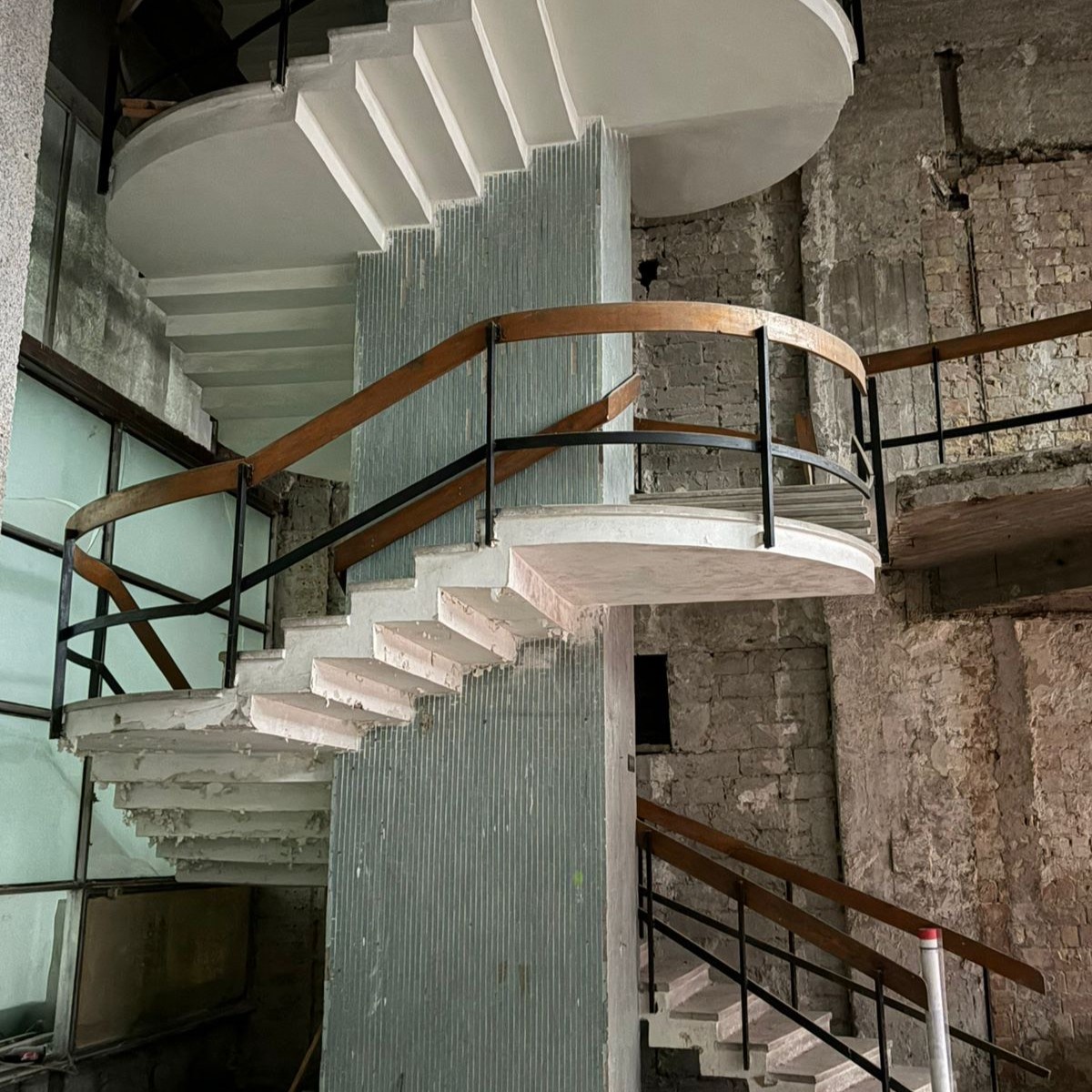 Літаюча тарілка на Либідській