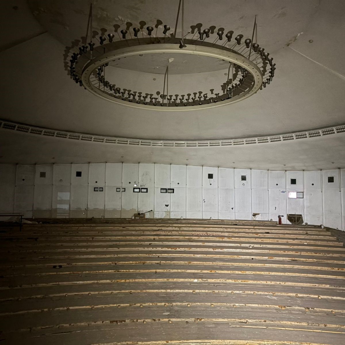 Літаюча тарілка на Либідській