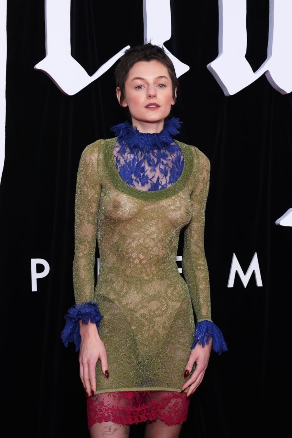 Манікюр Лії Зотової для Емми Коррін, з яким вона з’явилася на прем’єрі "Носферату" в Берліні. Фото: Getty Images