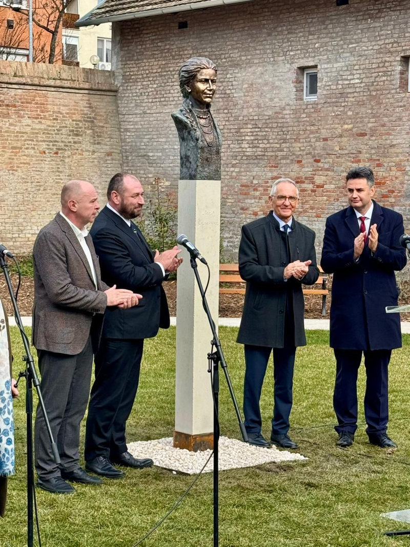 пам'ятник Лесі Українки