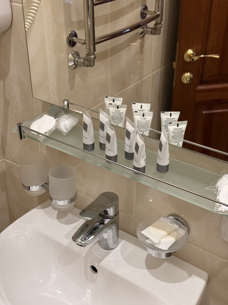 Готель Україна