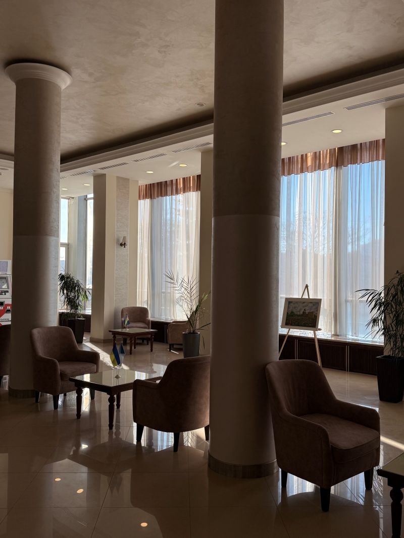 Готель Україна