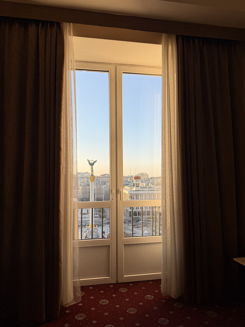 Готель Україна