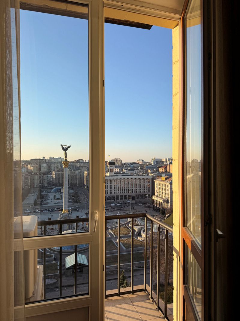 Готель Україна