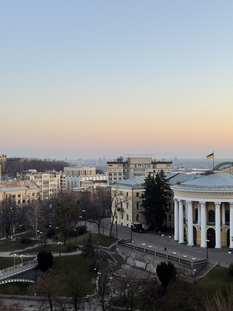 Готель Україна