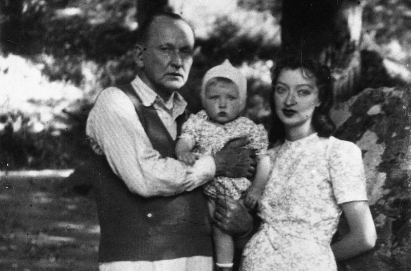 Олександр і Лідія Вертинські з донькою