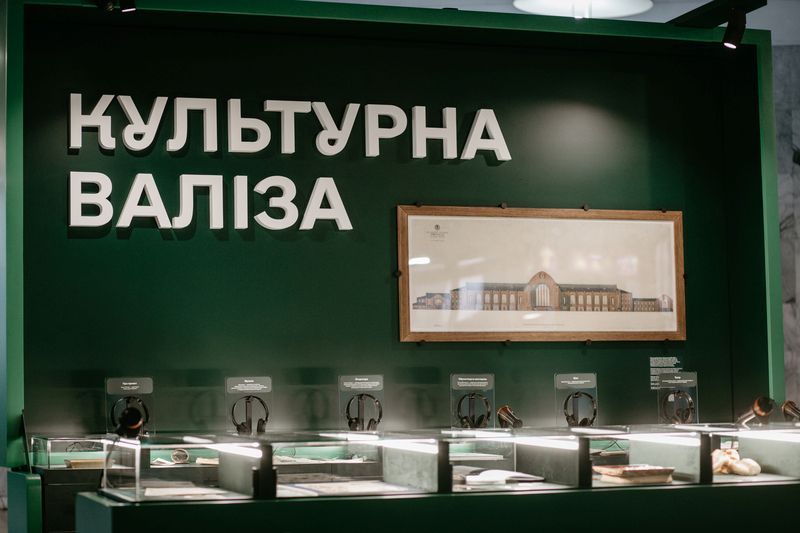 Виставка Культурна валіза на Центральному вокзалі