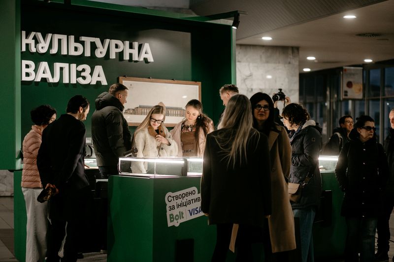 Виставка Культурна валіза на Центральному вокзалі