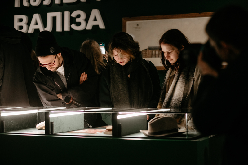 Виставка Культурна валіза на Центральному вокзалі