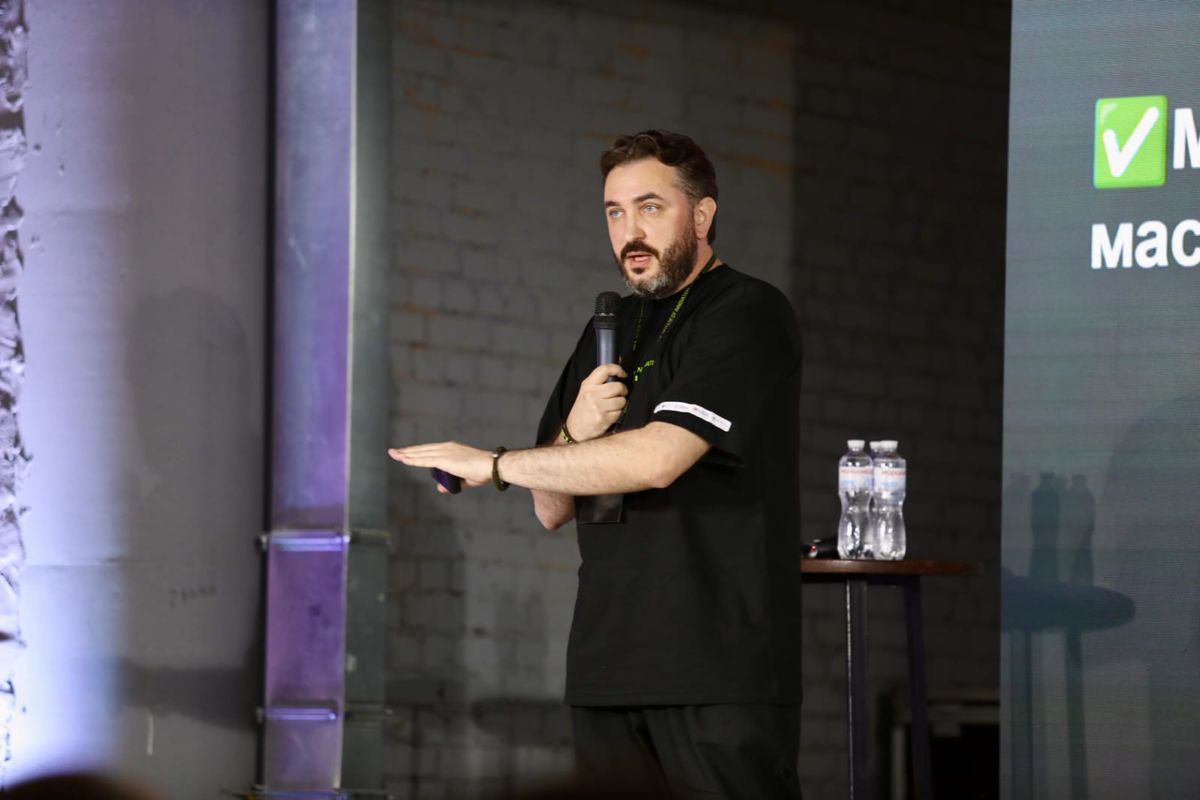 Максим Столярчук