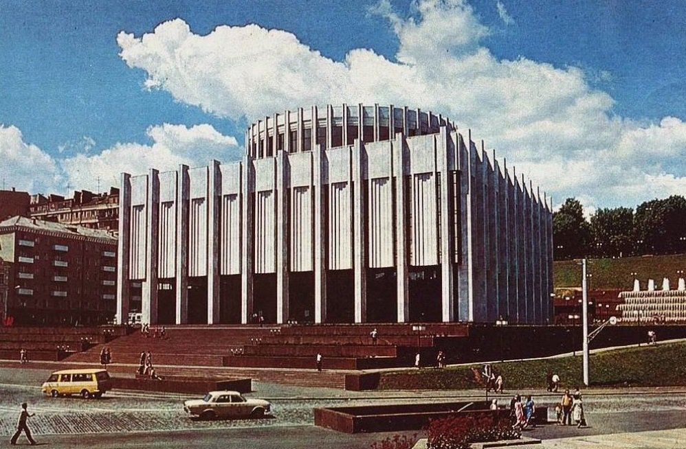 Український Дім 1990-ті роки