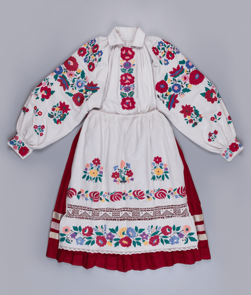 Жіноче святкове вбрання середини XX століття