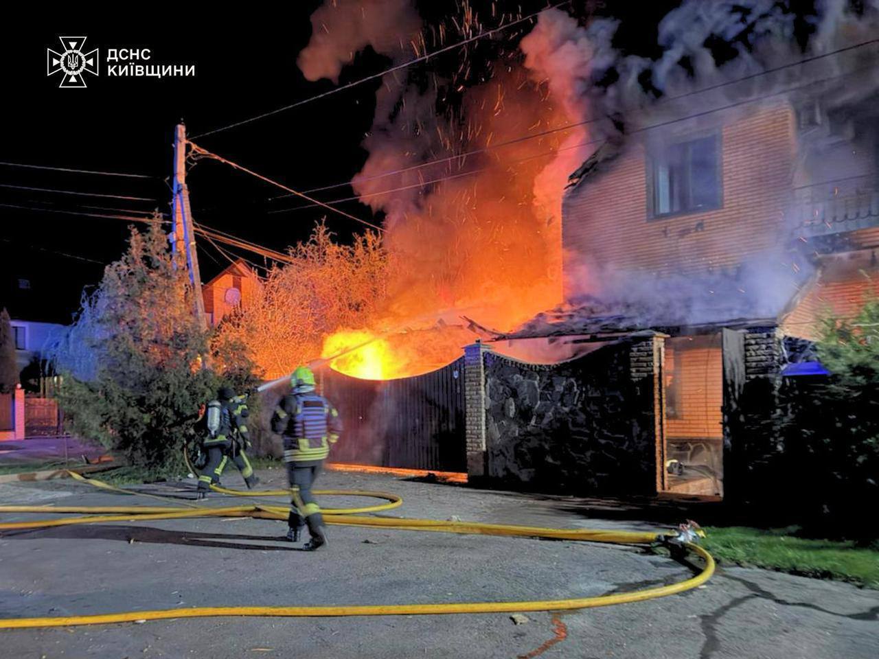 Росія завдала пошкоджень у Броварському районі. Фото: ДСНС