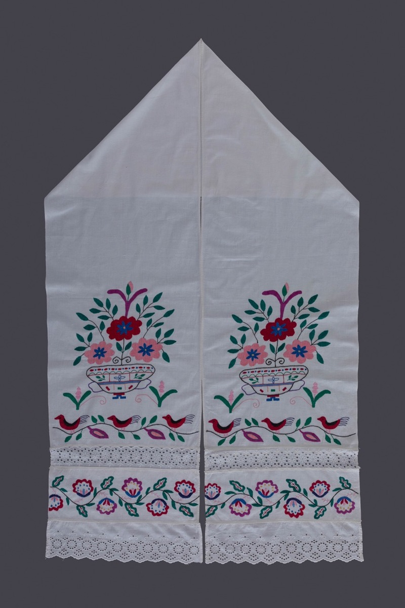 Вишитий рушник середини XX століття зі Слобожанщини