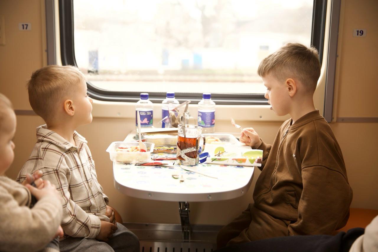 Нові дитячі купейні вагони