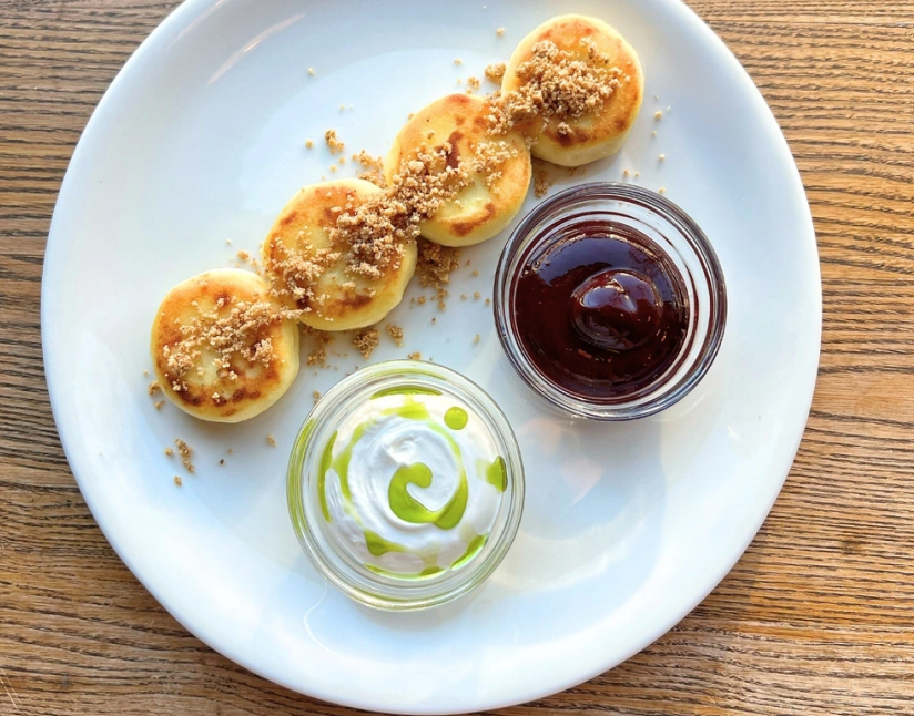 Сніданки у STORIES cafe