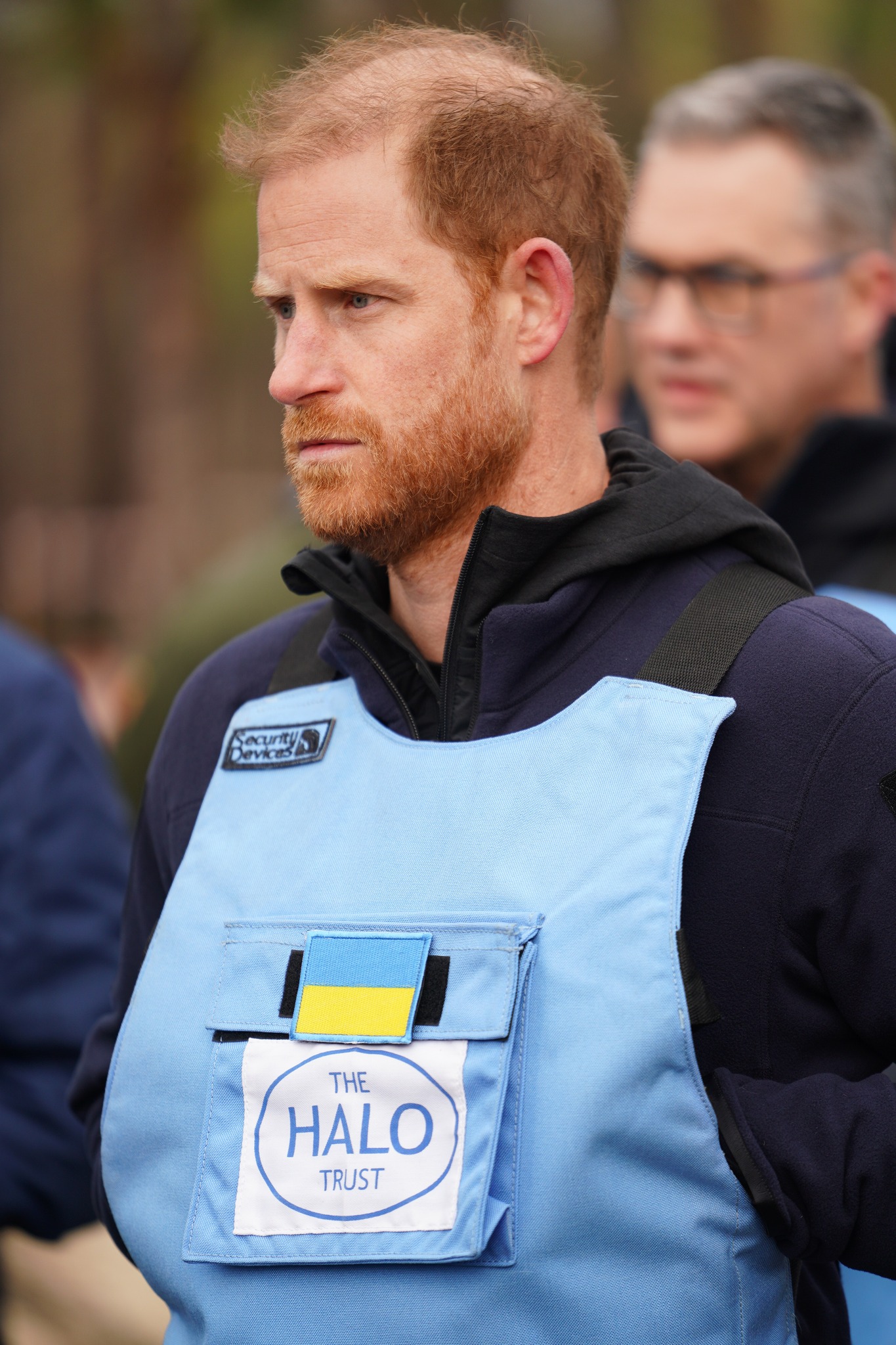 Принц Гаррі пройшовся розмінованим лісом та керував дронами. Фото: halotrust.org