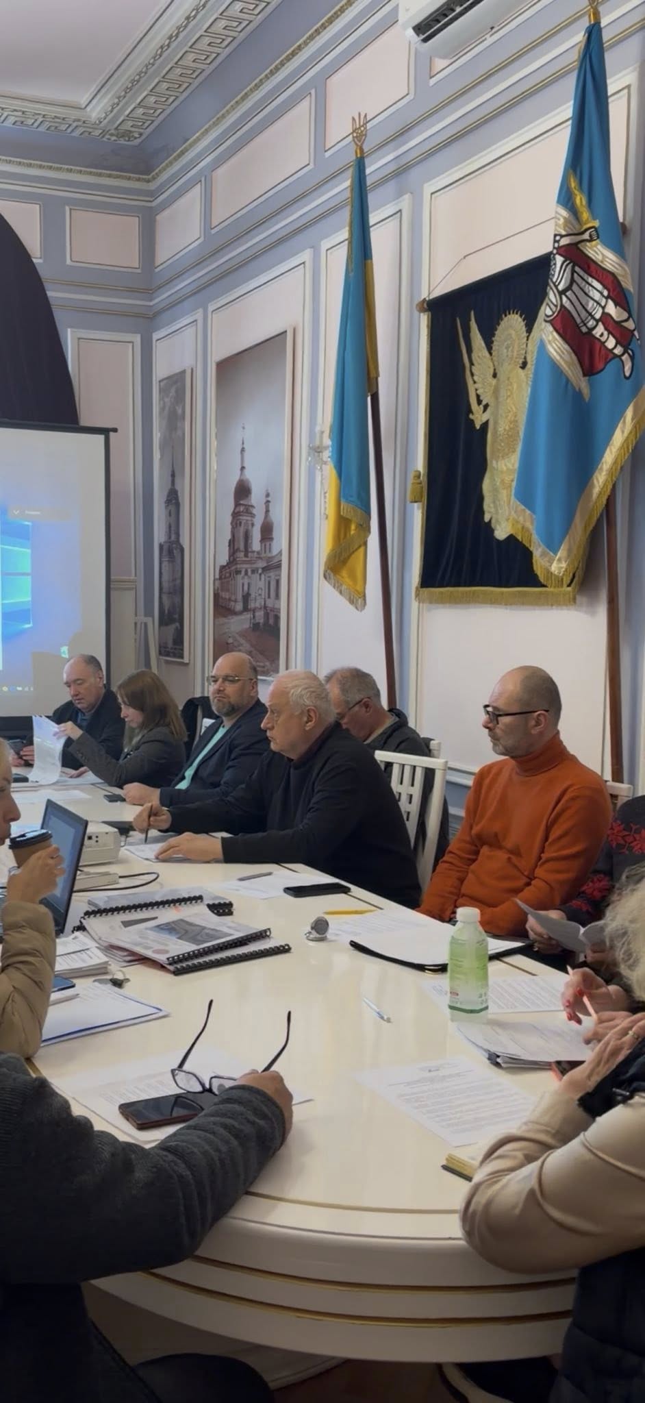 ​  Будинок Уряду планують відновити за японським методом кінцугі. Фото: facebook.com/docskmda  Будинок Уряду планують відновити за японським методом кінцугі. Фото: facebook.com/docskmda 0 / 0  ​