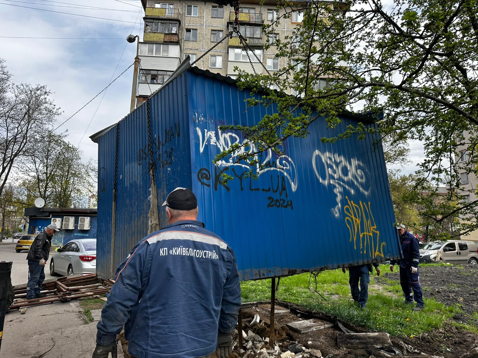 У Києві протягом тижня у п’яти районах Києва демонтовано 42 об’єкти. Фото: facebook.com/kyivblagoustrii